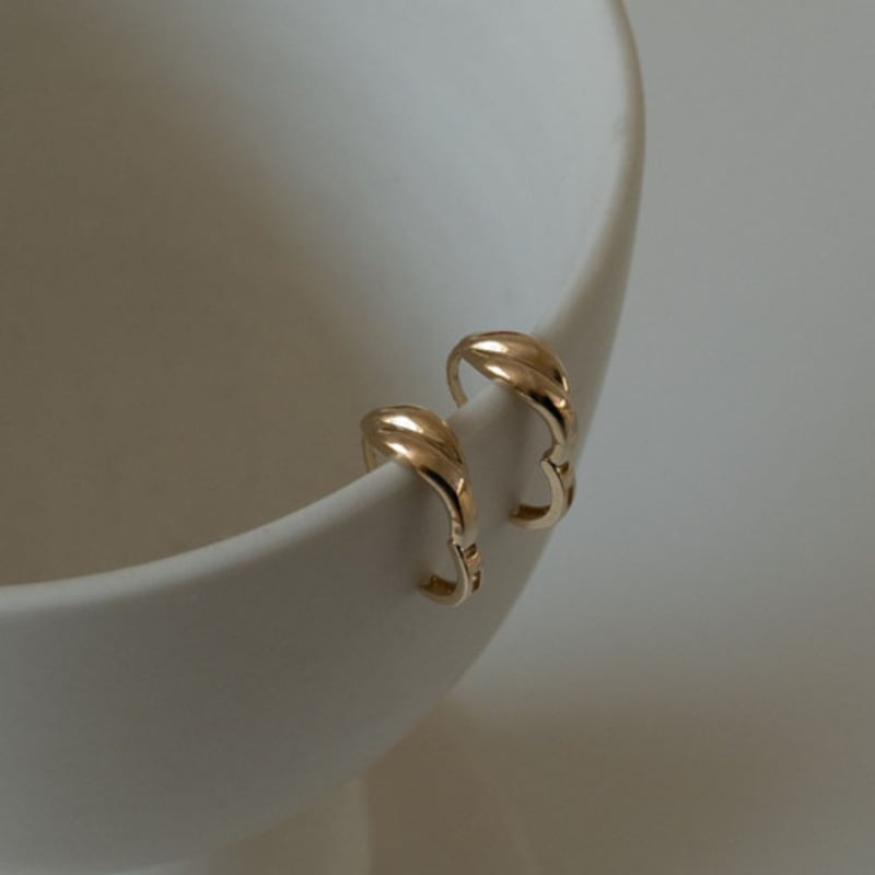 Youngglow 14k Ripple One Touch Earring