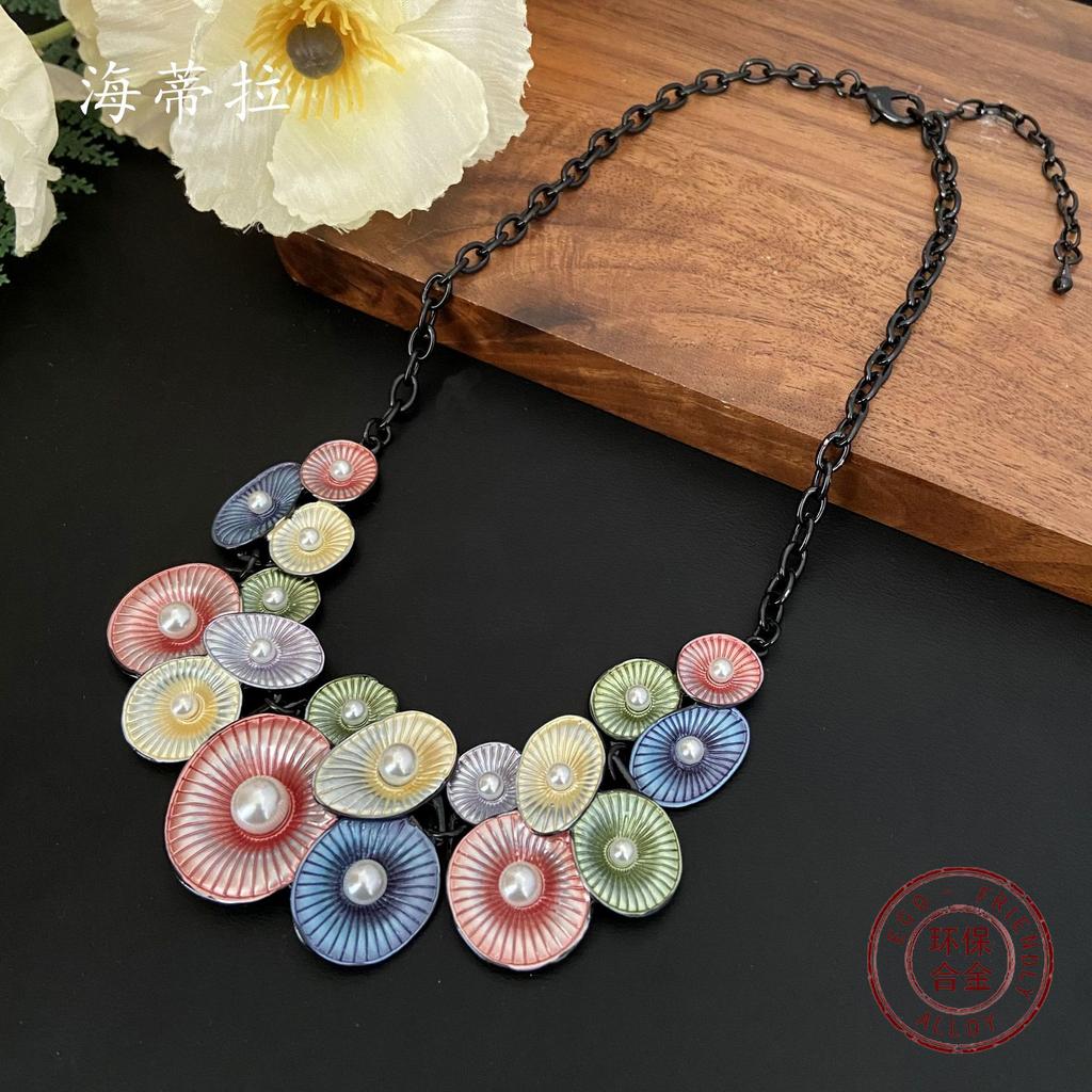 Luxury new colorful flowers bloom women's alloy necklace, fashionable and high-end flower blackened necklace