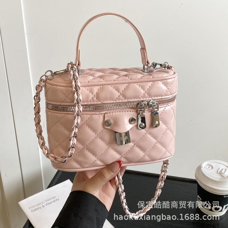 Rhombus Embroidery Thread Small Bag Women's 2025 New Spring and Summer Popular Popular Versatile Messenger Bag Fashionable Portable Bucket Bag