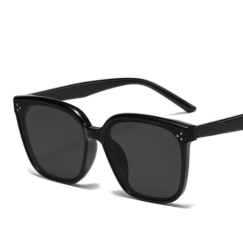 Square Sunglasses Women UV400 Protection High Quality Rivets Decoration Outdoor Sun Glasses for Men and Women