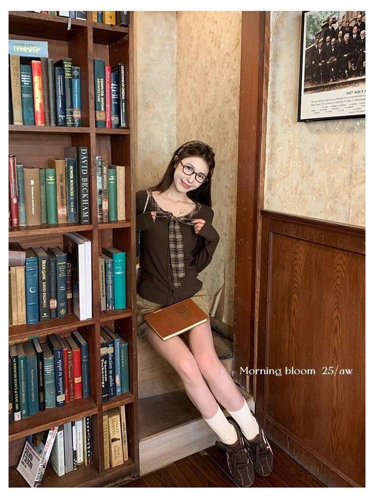Women's Autumn Slim Fit Retro Lace-up Bow Tie Long Sleeve Top