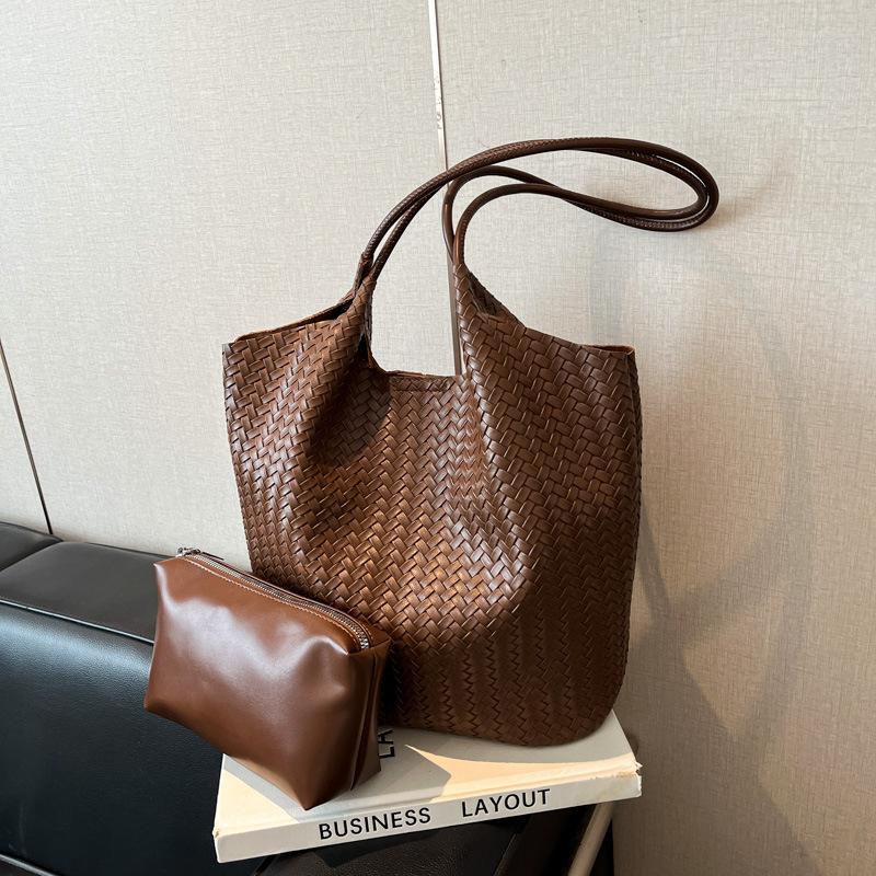 Autumn and Winter Woven Pattern Big Bag Women's New Fashion Retro Underarm Tote Bag Large Capacity Commuter Shoulder Bag