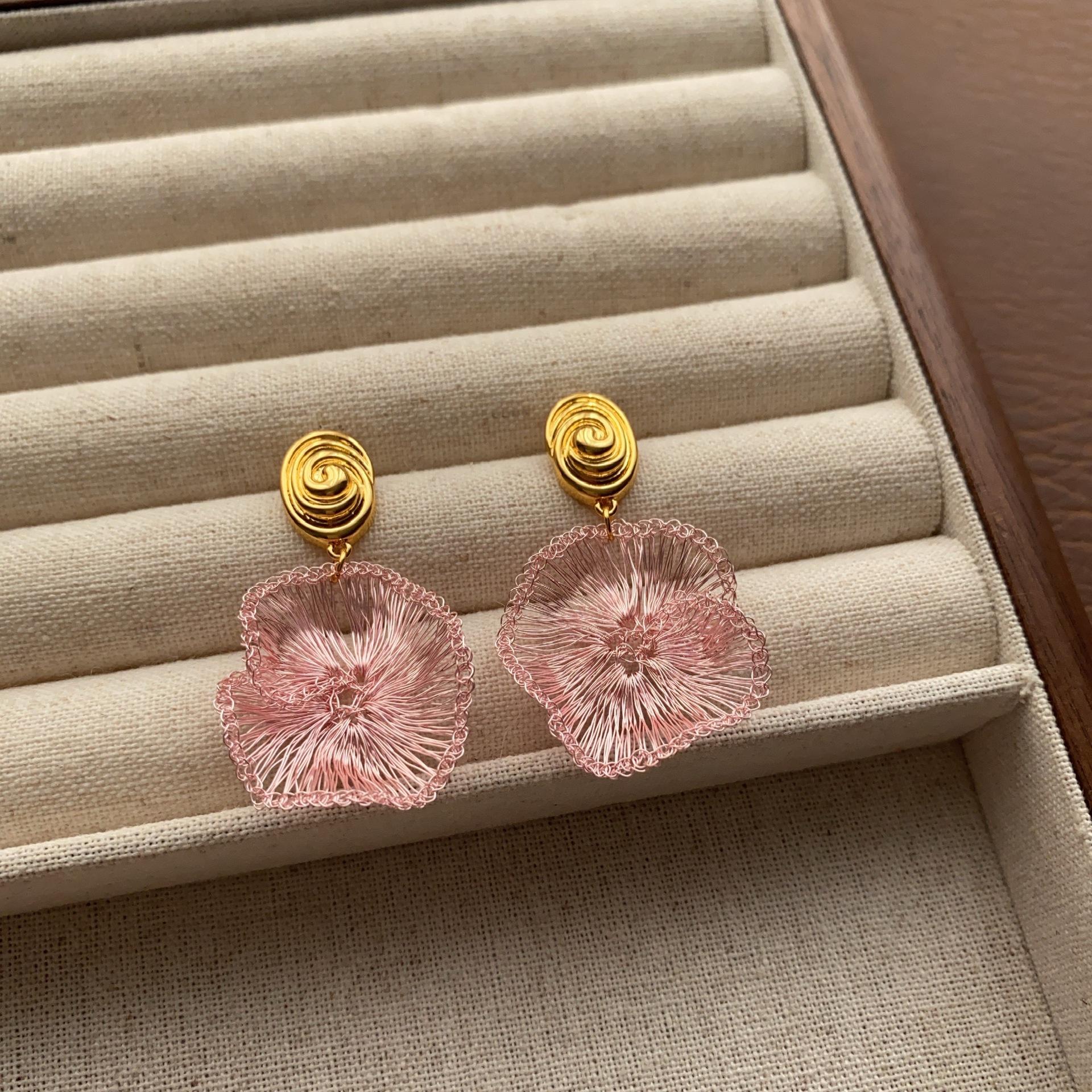 

Thin metal wire stacked braided flower stud earrings spiral elegant French romantic art exquisite earrings super fairy earrings