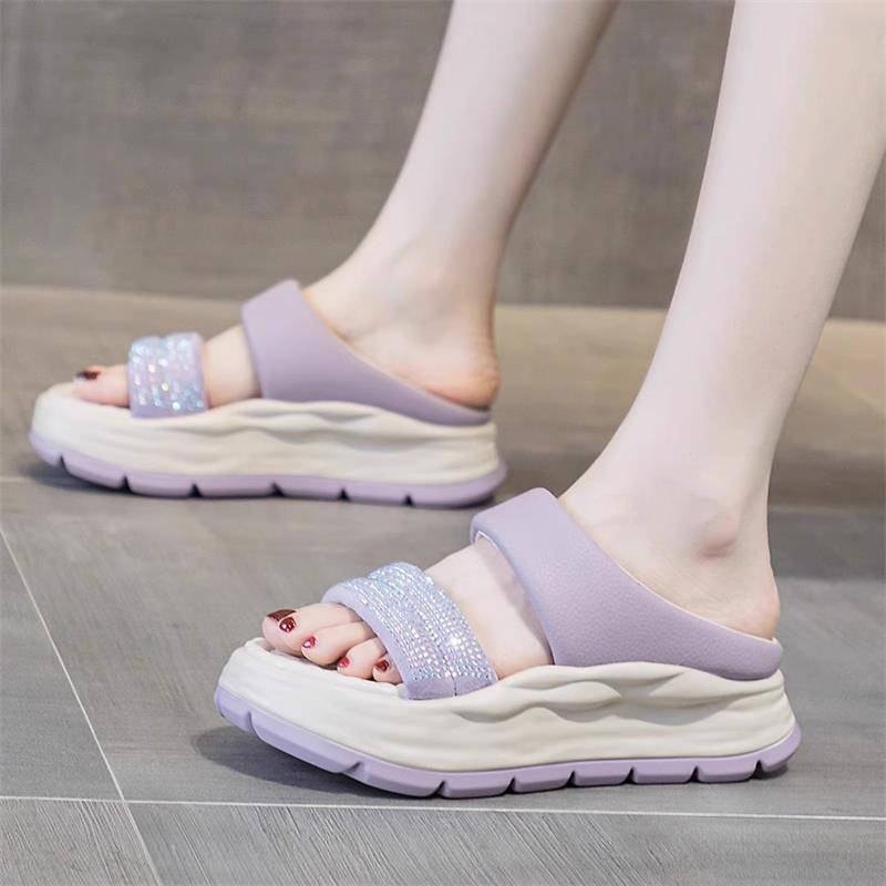 

New soft leather slippers for women in summer, comfortable and casual in summer, thick-bottomed rhinestone open-toed sandals. 35