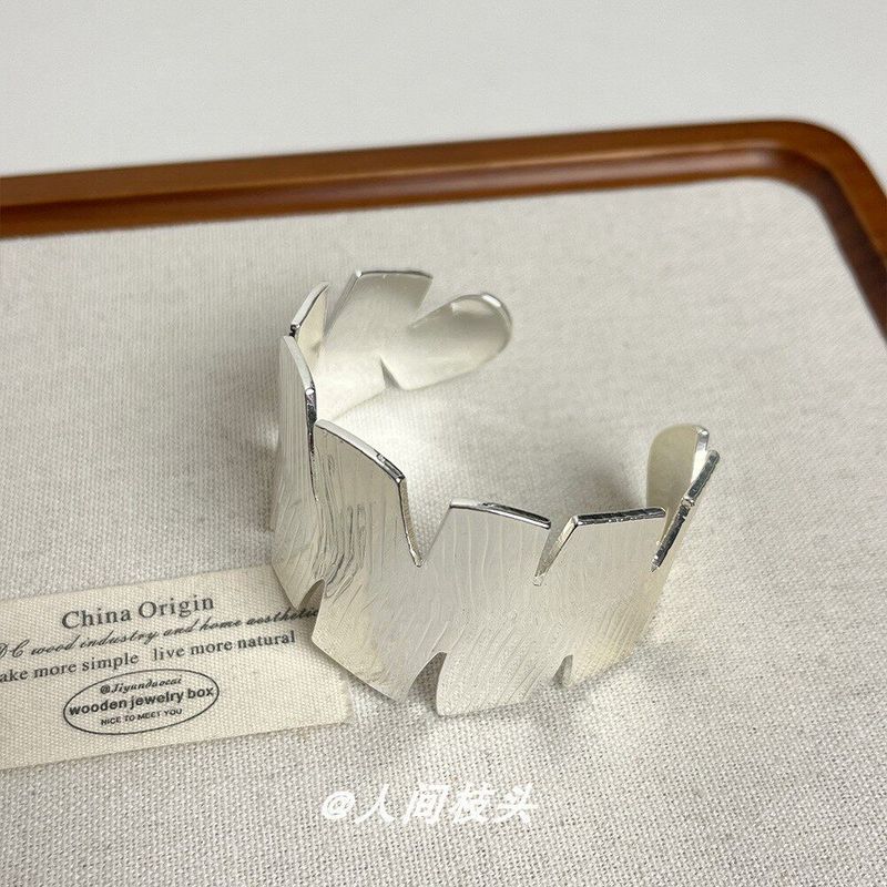 Curved Wide Version Smooth Opening Bracelet Female Special Interest Light Luxury Fancy European and American Couple Bracelet Armband Bracelet