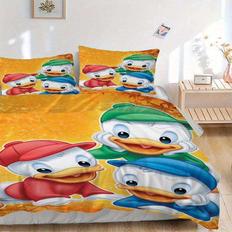 

3pcs Donald Duck s Nephews Printed Quilt Set, Includes 1 Quilt Cover and 2 Pillowcases, Machine Washable, Suitable for All Seasons.W046 135x200cm