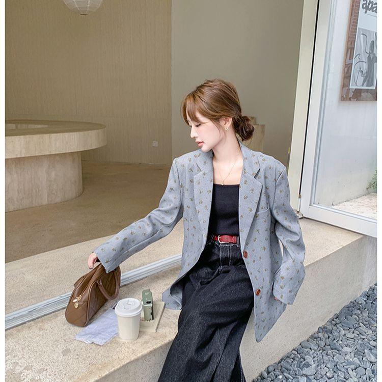 Chic Petite Grey Floral Blazer for Women, Ideal for Spring and Fall, Korean Style, Sophisticated Design