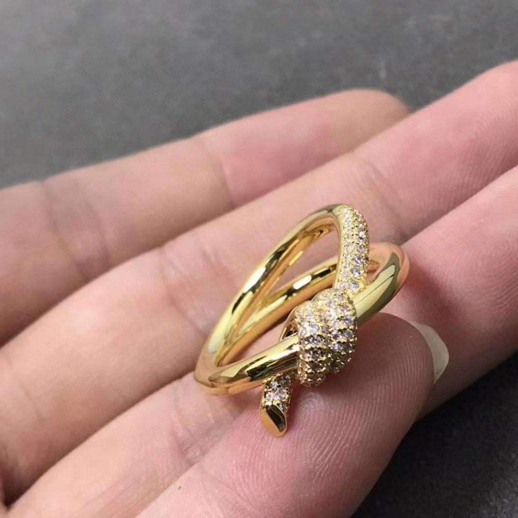 Luxury Rose Gold Twisted Rope Diamond Ring for Women - Elegant Couple Design