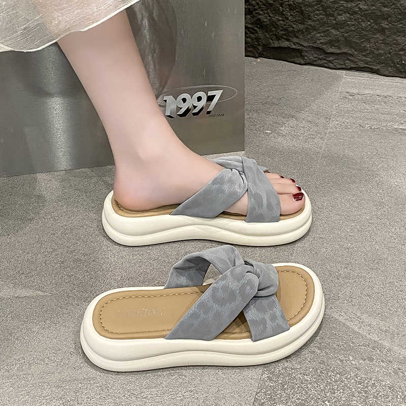 Fashion Does Not Slip Non-slip Women's Slipper Sandals Sneakers Badminton Shoes Woman Sport Portable Of Famous Brands Fashionable