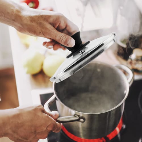 HEVSTIL Universal Lid for Pots, Pans, and Skillets, 6.5-inch/17cm Clear Glass Pot Lid with Heat-Resistant Silicone Handle