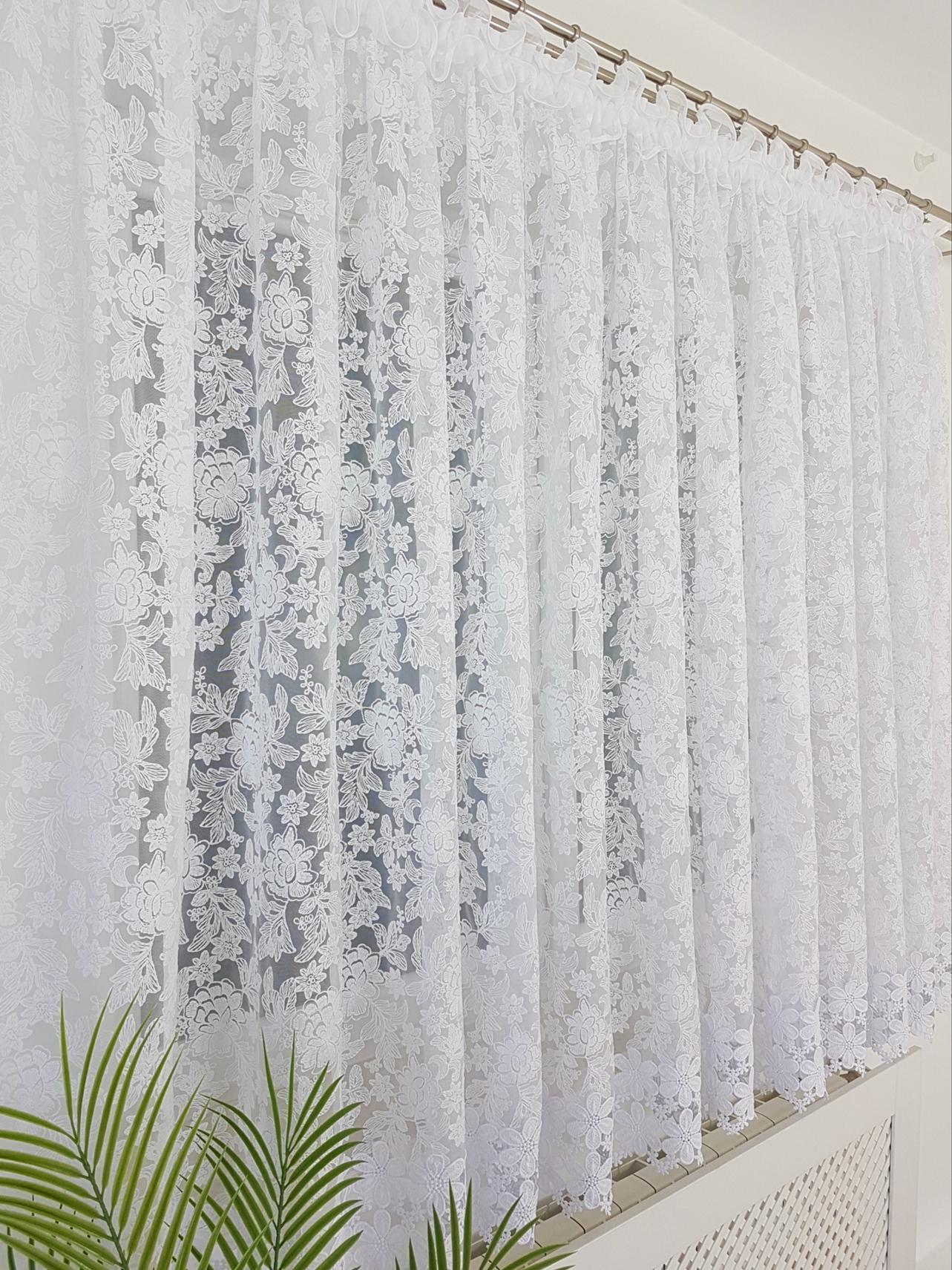 A simple ready-made curtain 400x160 cm