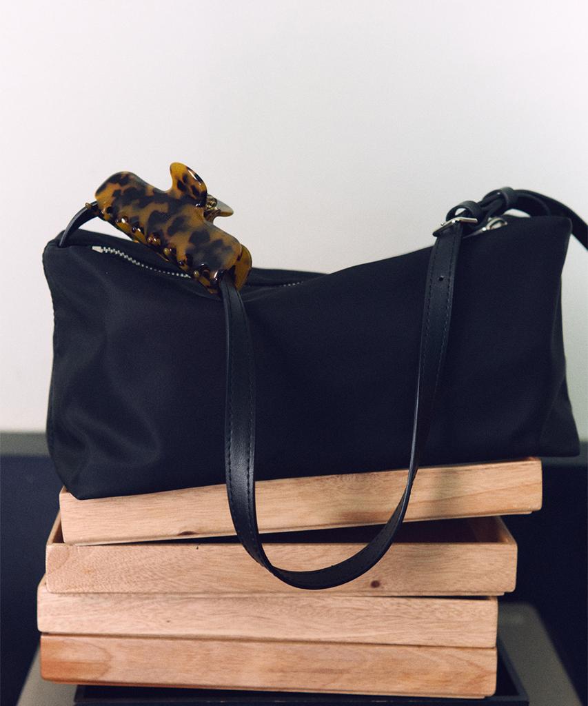 Ovhee Minu Nylon Shoulder Bag_Black