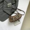 Internet Celebrity Leopard Print Underarm Bag 2025 New Korean Version Fashion Retro Shoulder Bag Ins Women Messenger Dumpling Bag Pu