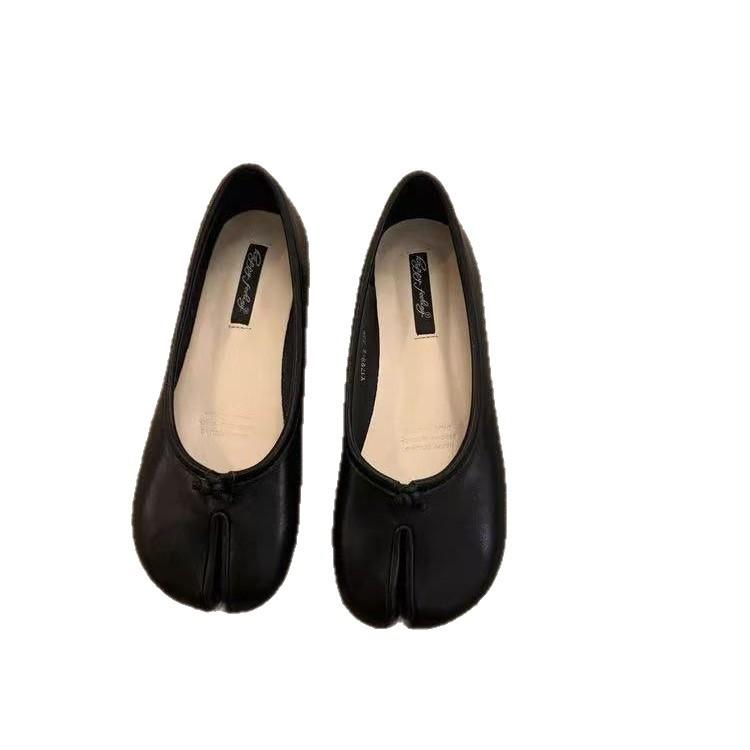 Scarpe da donna a punta divisa a zoccolo di maiale Doudou a fondo piatto scarpe primaverili e autunnali scarpe a barchetta con punta divisa per pollice zoccoli di maiale scarpe da donna rosse