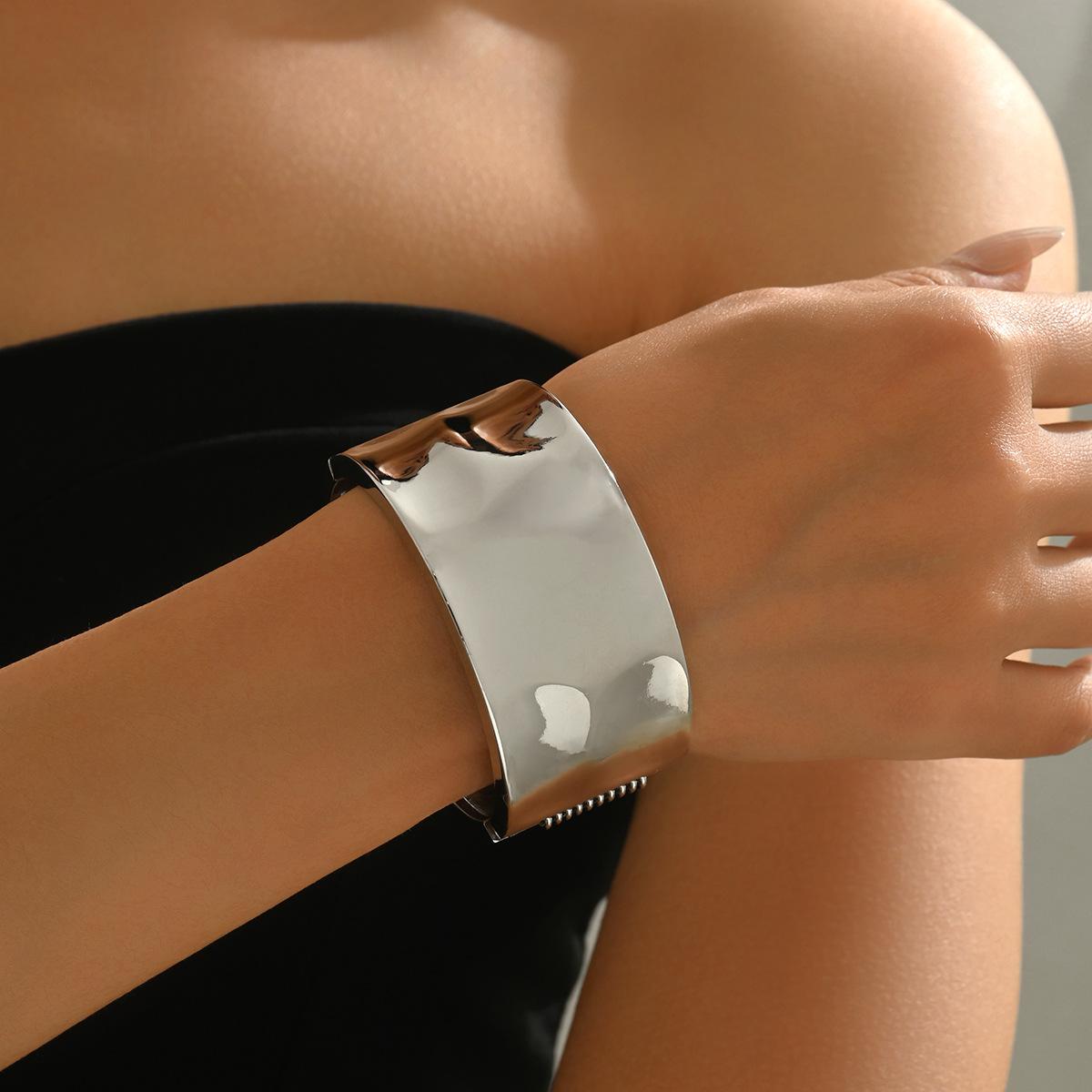 

Аксессуары, чувство моды, нерегулярный сплавной браслет, нишевый, легкая роскошь, браслет для широкого лица, универсальный, с высоким чувством