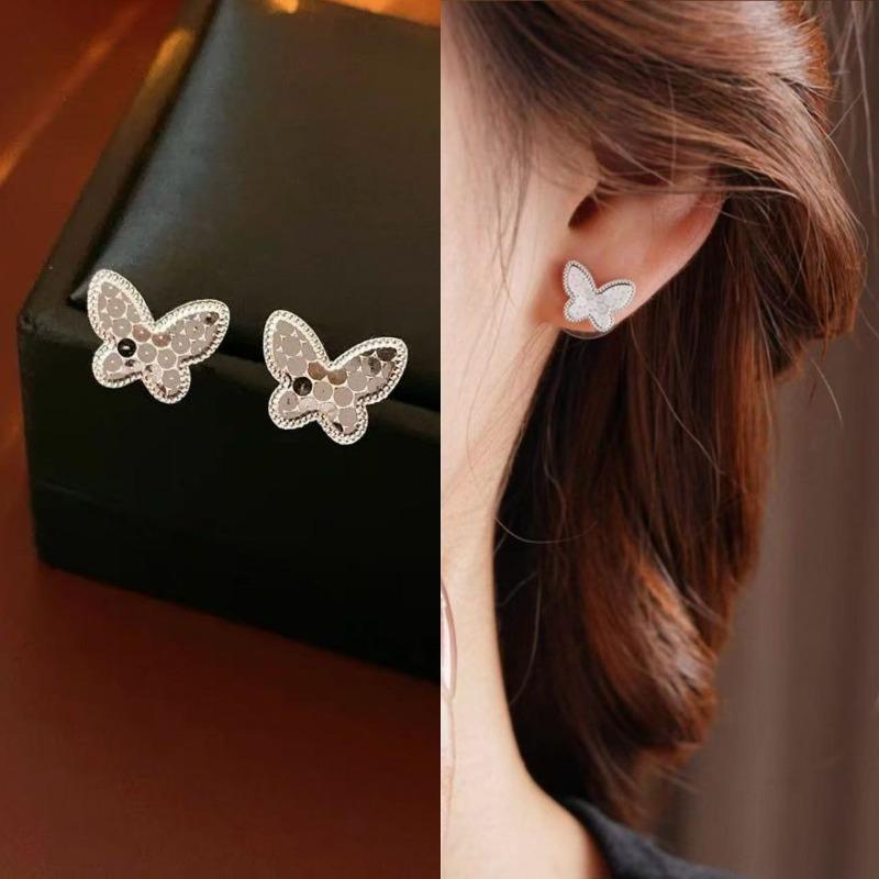 Orecchini a lobo farfalla in argento sterling S925 da donna design di nicchia ins senso del design orecchini senza fastidio orecchini per buco dell'orecchio semplici