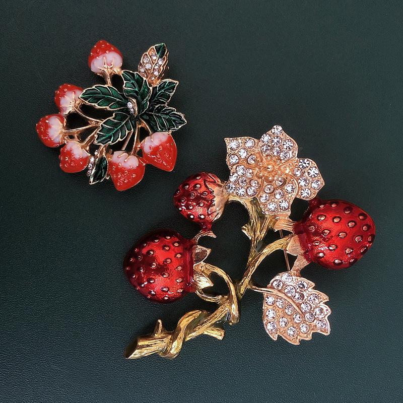 Mote Emalje Frukt Jordbær Brosje Pins Temperament Charm Dame Innlagt Rhinestone Blomster Brosjer for kvinner Smykker Gaver