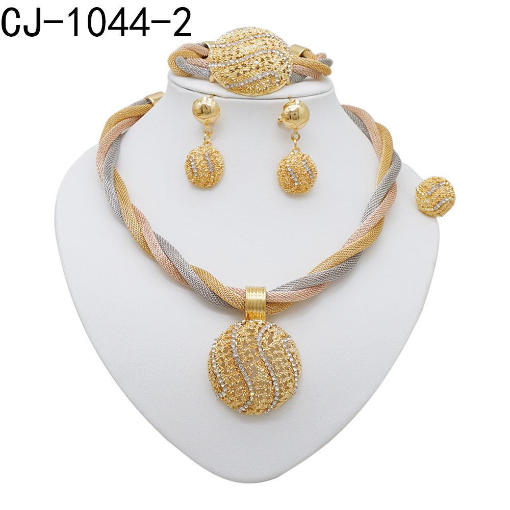 

Twist Chain Round Pendant Rhinestone Necklace Set Earrings Bracelet Ring Four-piece Set