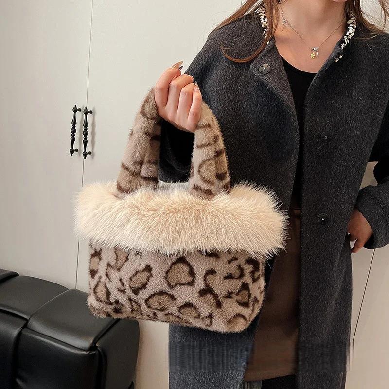 

Women Purple Leopard Fur Small Bucket Bag Luxury Warm Plush Shoulder Clutch Bag for Phone Purse Autumn Winter Fashion