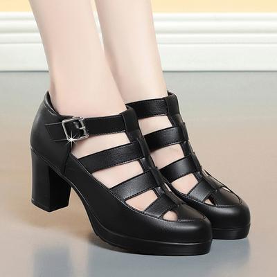 Chaussures à plateforme à bout fermé découpées respirantes Cuir souple Été Talons moyens carrés Sandales gladiateur pour Bureau Maman