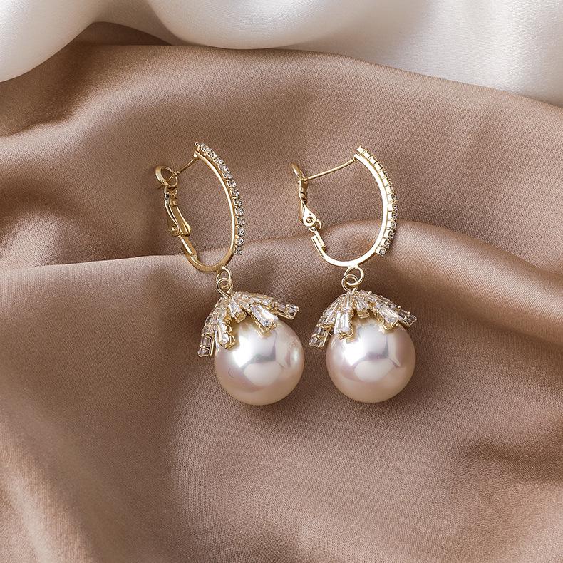 

Elegant French Pearl Earrings for Women - 2024 Fashionable Silver Ear Cuffs