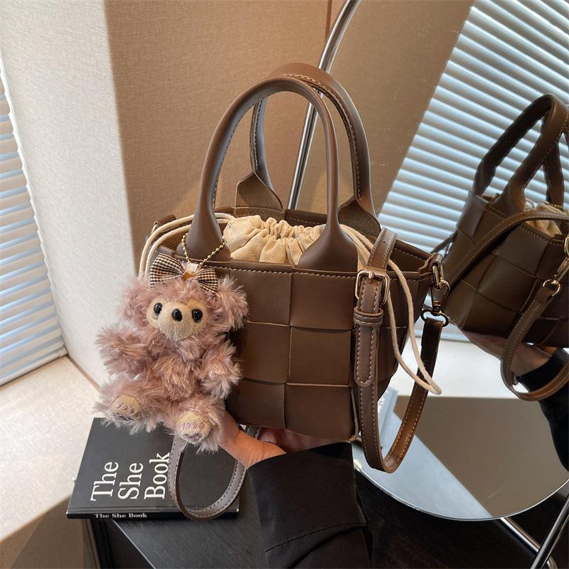 High-end Niche Woven Bag Women's New Versatile Messenger Bag Simple Portable Bucket Bag