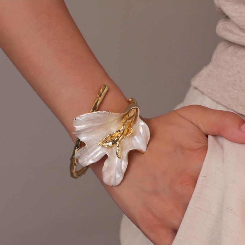 Exaggerated Calla Lily Bangle Armlet Geometric Metal Flower Bracelet For Women Irregular French Style Golden Opening Bangle