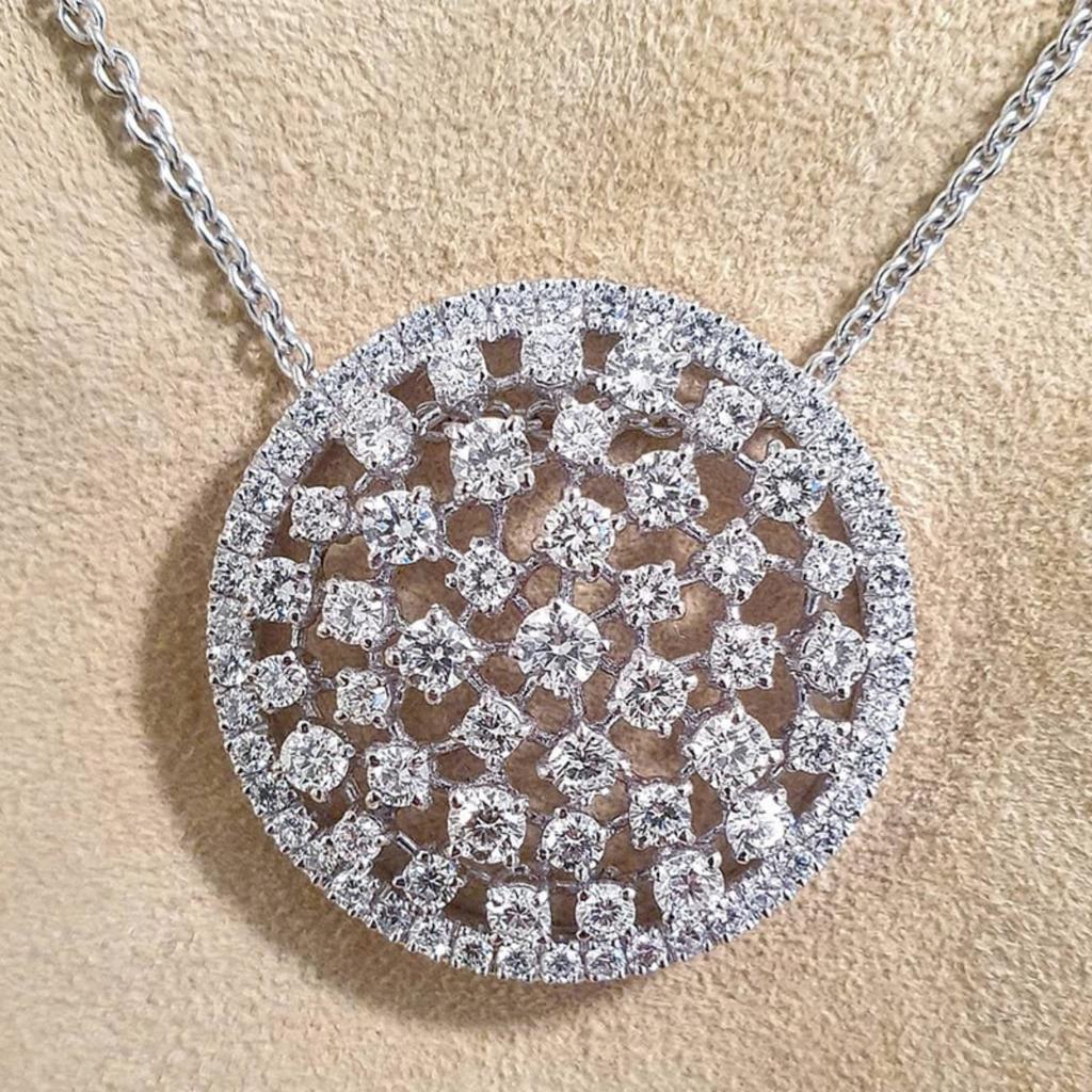 Ladies' Round Pendant Necklace, Elegant Collarbone Chain, Sparkling and Eye-catching Jewelry, Holiday Gift Giving