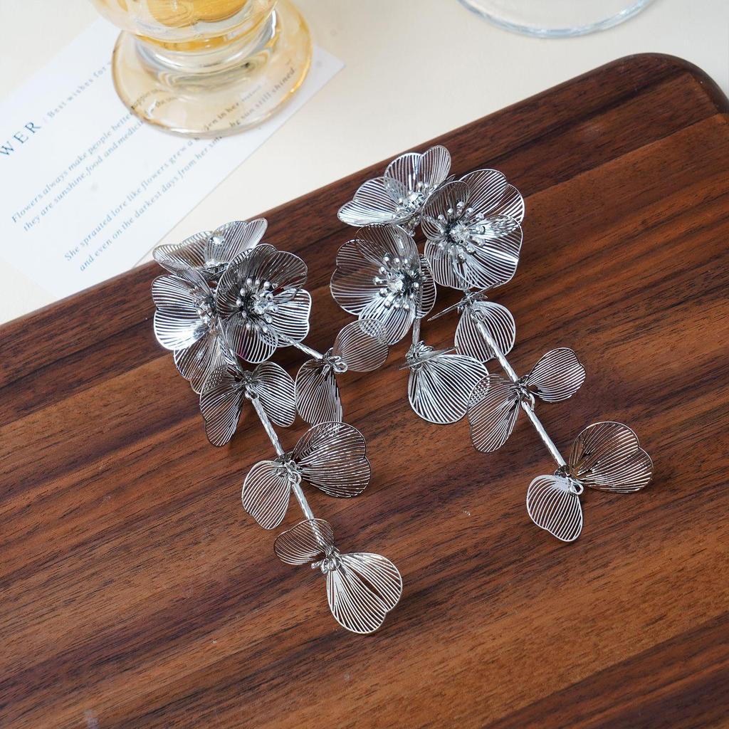Silver Rhinestone Fishtail Tassel Earrings: Exaggerated Flower Design for a Stylish Look.
