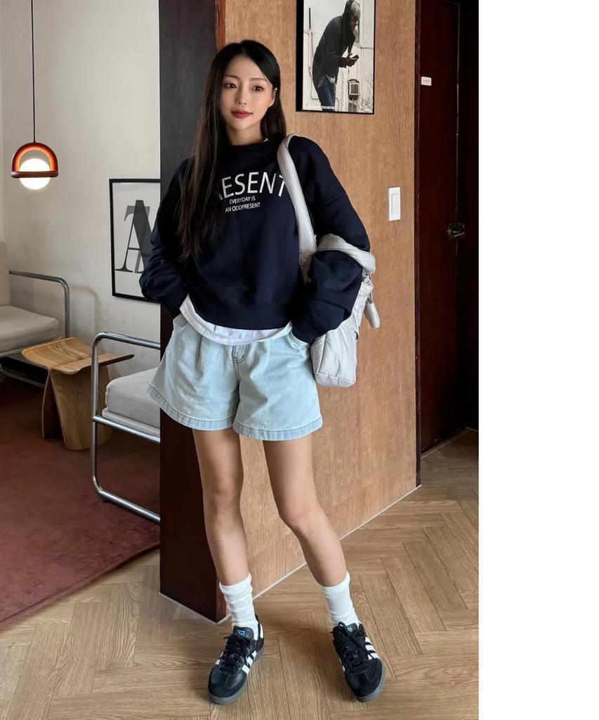 UNKNOWN PLANET Essential One-Pleat Denim Shorts Blue