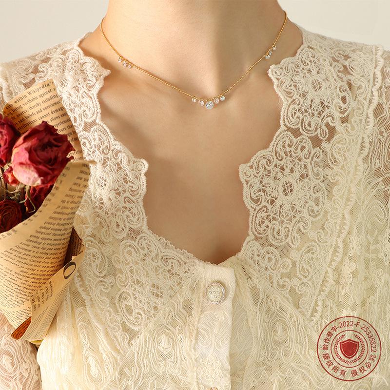 Women's Zircon Pendant Necklace: Chic 18K Gold Titanium Steel Clavicle Chain