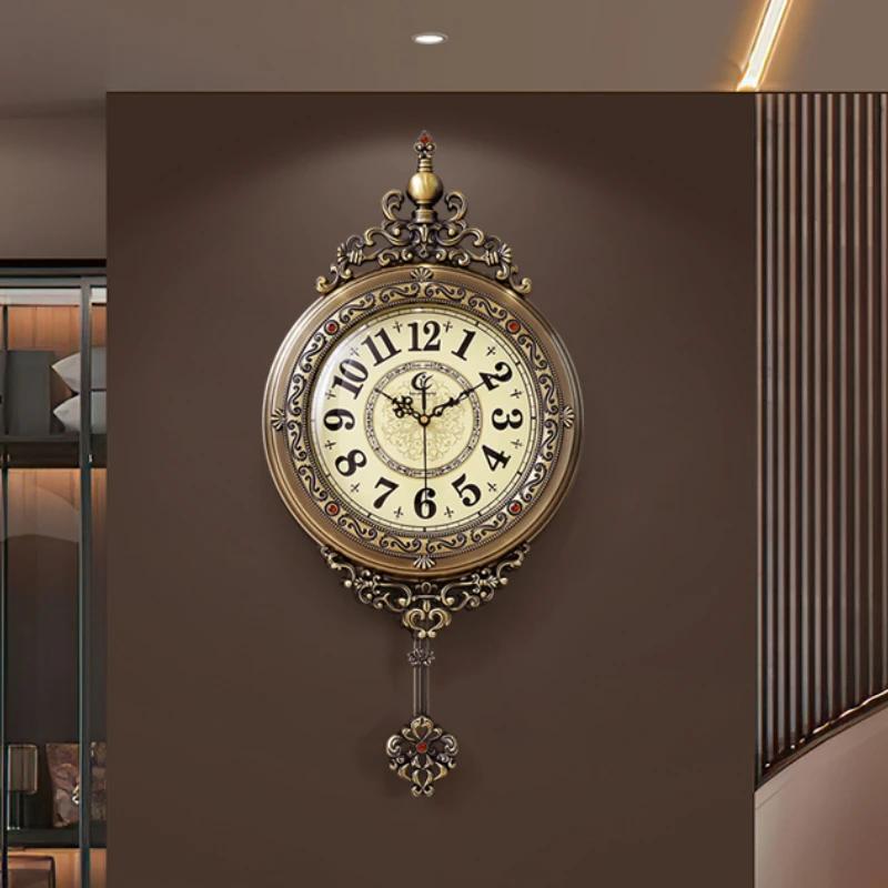 European Aesthetic Wall Clock Art Design Living Room Retro Clock Wall Hanging Light Luxury Reloj De Pared Home Decorations