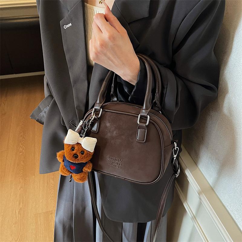 Premium Sense Niche Bag Women's Autumn and Winter Retro 2025 New Matte Shoulder Messenger Bag Popular Portable Small Square Bag