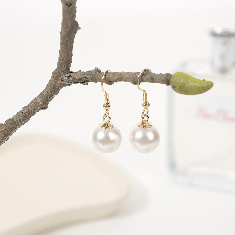 Elegant Retro Pearl Earrings: High-End Autumn/Winter Women s Fashion Dangles