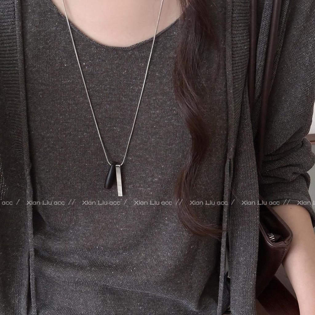 Women's Retro Geometric Pendant Necklace: Long Sweater Chain & Versatile Choker