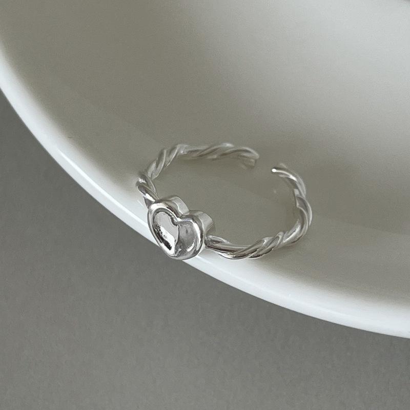 Trendy Open Adjustable Love Heart Ring: Women s Unique Weaving Design Adjustable Open
