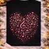 Kalp Şeklinde Müzik Notaları Tişört, Müzik Notaları Kalp Sanatı, Sevgililer Günü Müzik Tasarımı, Romantik Melodi Grafik, Müzik Sever Aşk Teması, Uyum