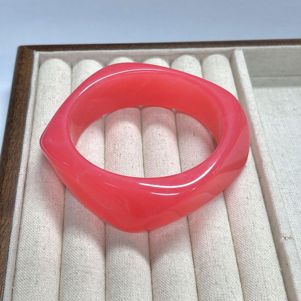 Retro Macaron Color Bangle: Stylish Women's Fashion Bracelet with Unique Niche Design
