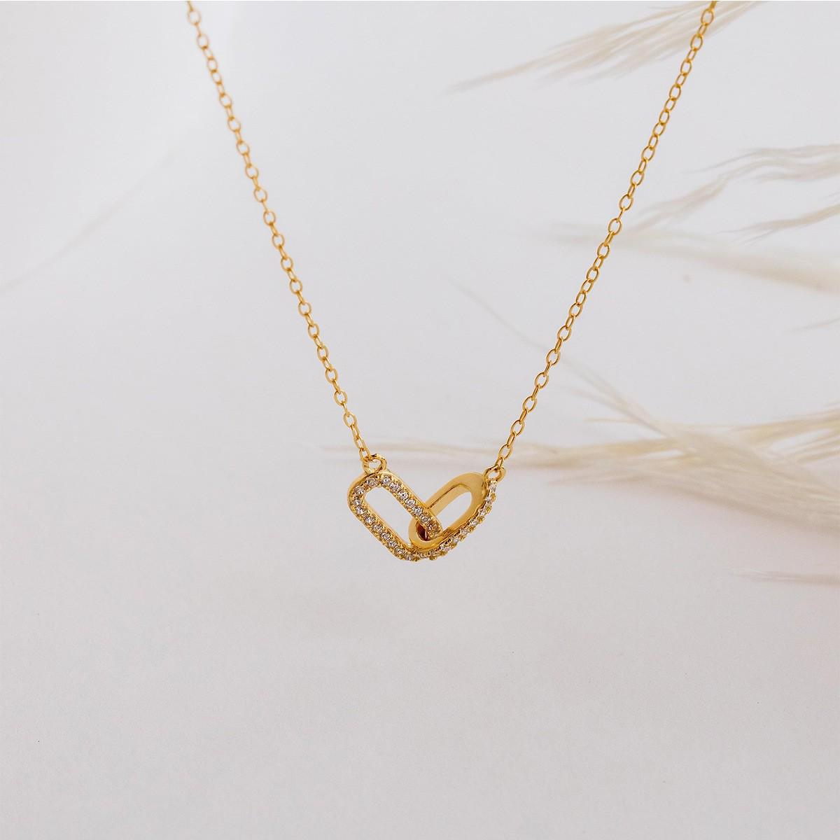 

European & American Double Ring Geometric Clavicle Chain: Light Luxury Zircon Interlocking Necklace with Niche Design. золотой