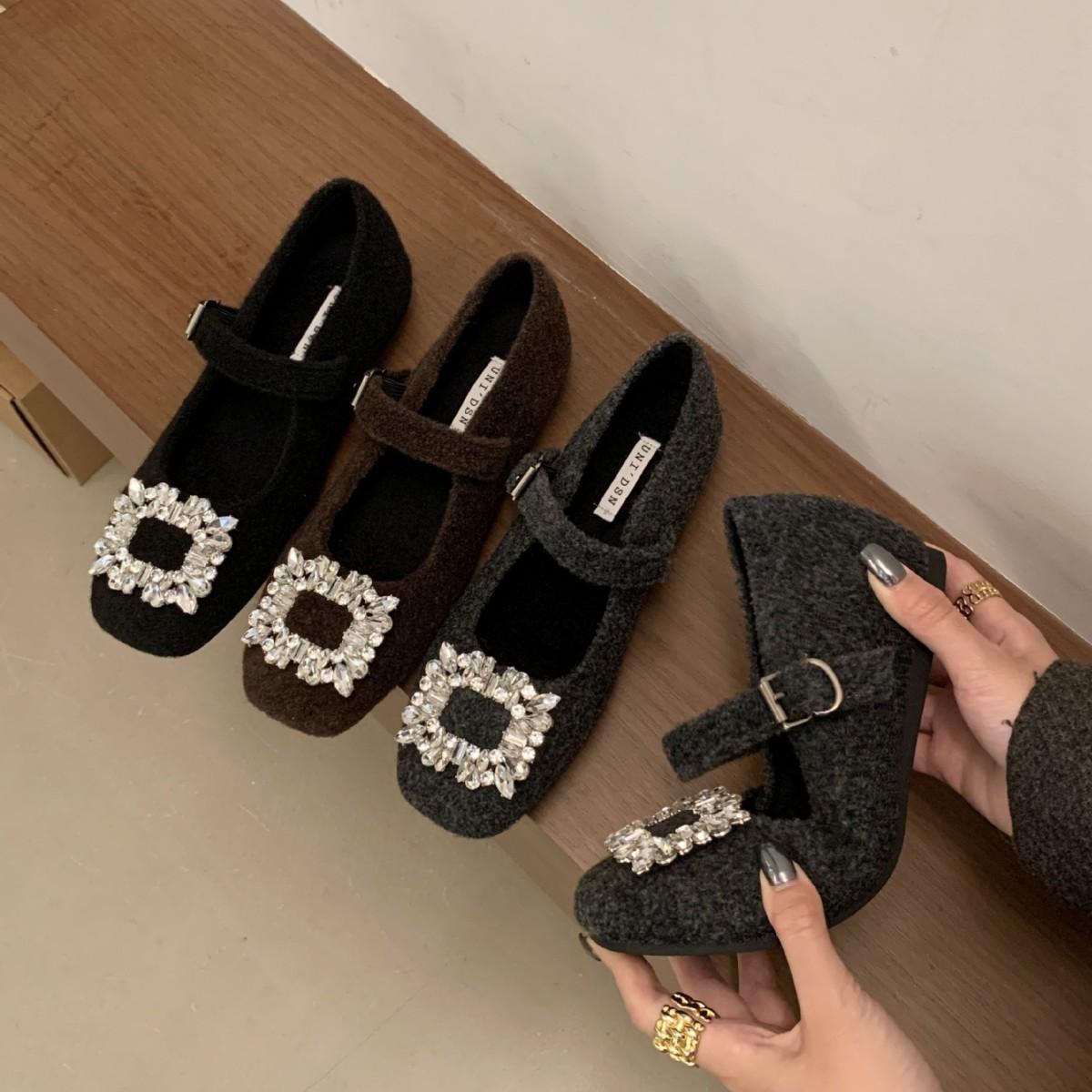 

2025 autumn and winter new round head rhinestone buckle inner slope heel velvet warm word with Mary Jane women s shoes 39 серый