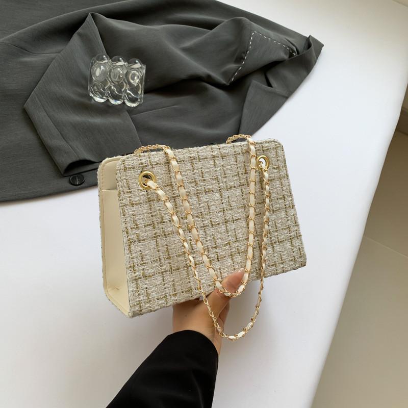 Contemporary Summer Chain Shoulder Handbag For Women In Stylish Plaid Design Wool White