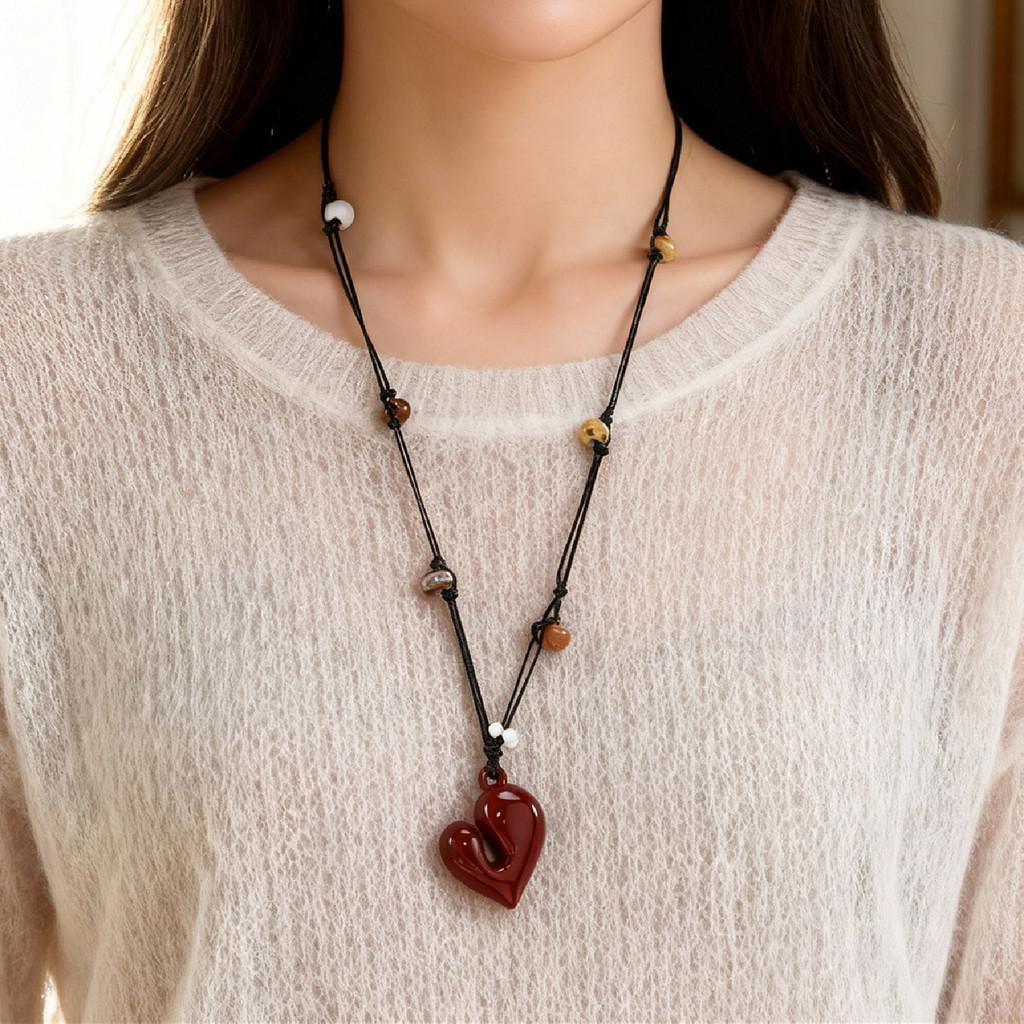 Unique Heart Pendant Necklace For Women With Alloy Material And Double Layer Chain красный