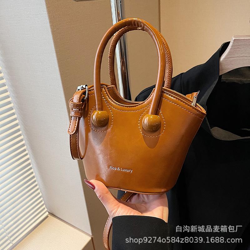 

Bucket bag handbag 2025 winter new textured oily leather bag trendy Korean version fashion shoulder bag messenger bag women s bag