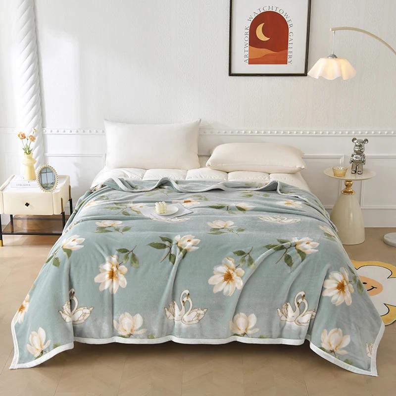 White Floral Throw Blanket Luxury Warm Fuzzy Soft Cozy Flannel Blanket for Home Sofa Couch Chair Decorative Bedroom Bed Blankets
