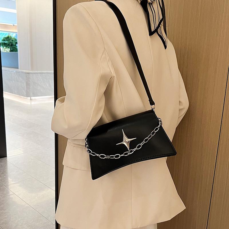 Trendy Minimalist Shoulder Bag Stylish Crossbody Handbag For Women In Black And White Colors