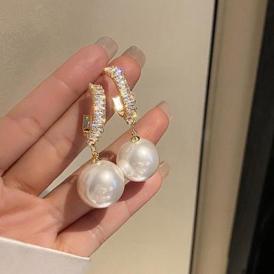 Orecchini Trendy di Alta Gamma in Cristallo d'Argento e Perle 2023: Squisito, Statement di Lusso Leggero per Donne
