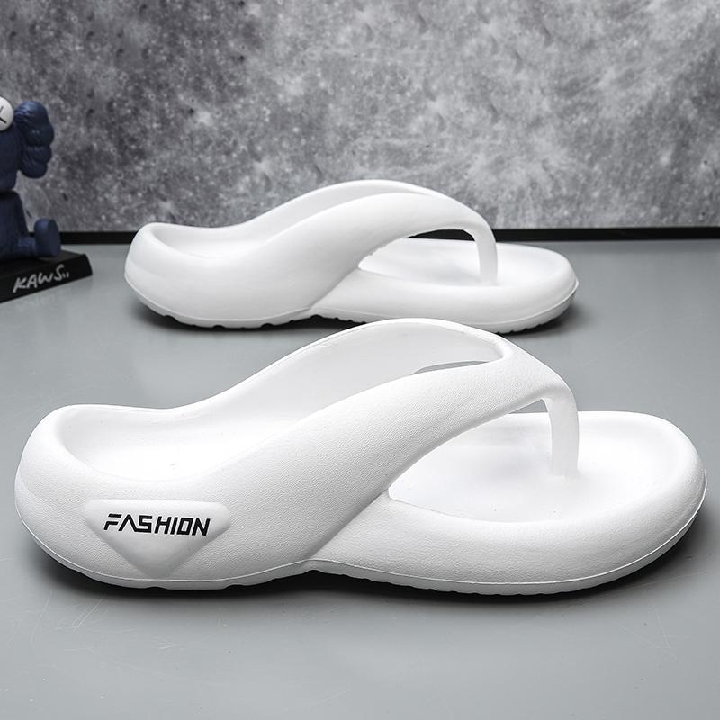 Fashion New Super Soft Men Trend New Summer Slippers EVA Soft Bottom Cloud Slides Light Beach Shoes Male Suitable Indoor and Outdoor