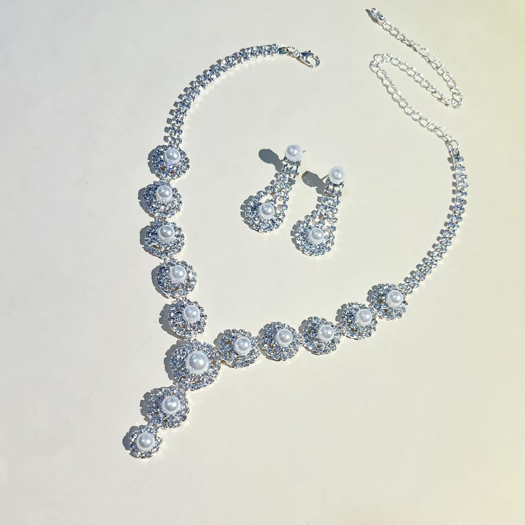 Bridal Accessories, New European and American Round Pearl Light Luxury V-Neck Claw Chain Necklace Earrings Set Wedding Set