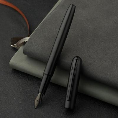 Nuovo prodotto Penna stilografica in metallo di alta qualità da 0,4 mm, stile classico nero, penna stilografica da ufficio