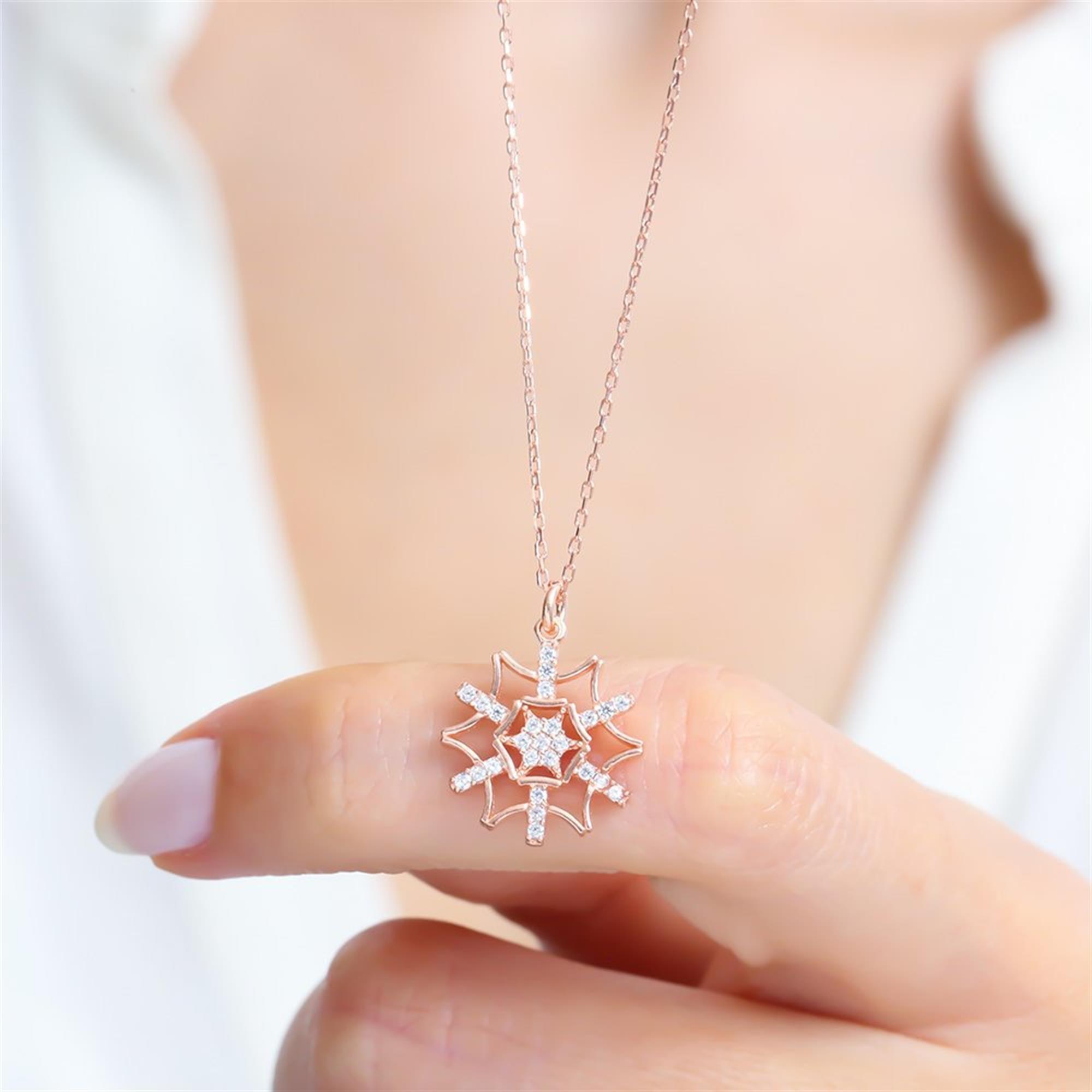 

Серебряное ожерелье со сверкающим снежным цветком розового цвета